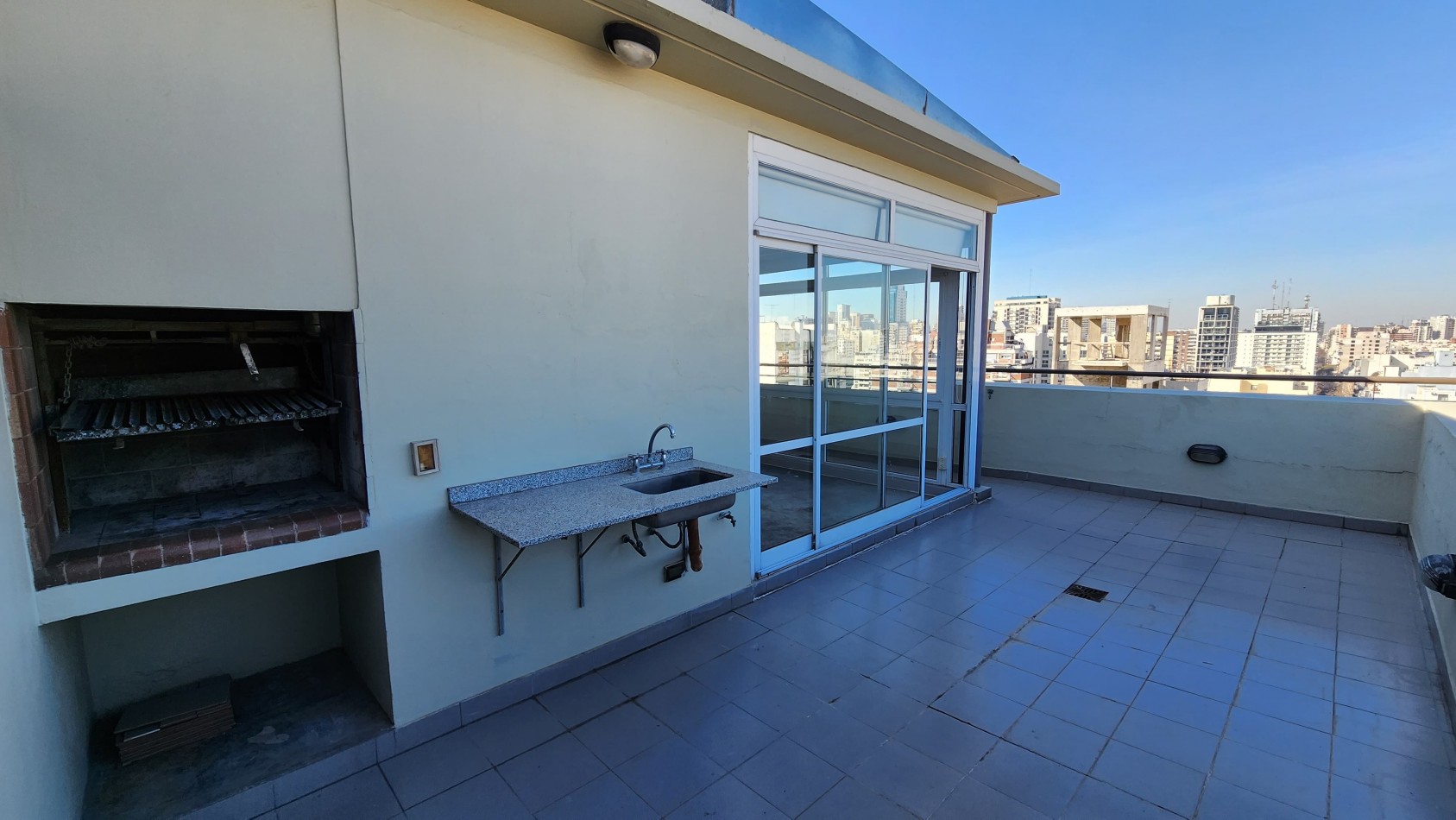 Semipiso  en Duplex con Terraza y Parrilla propia - Dos Dormitorios cochera y baulera