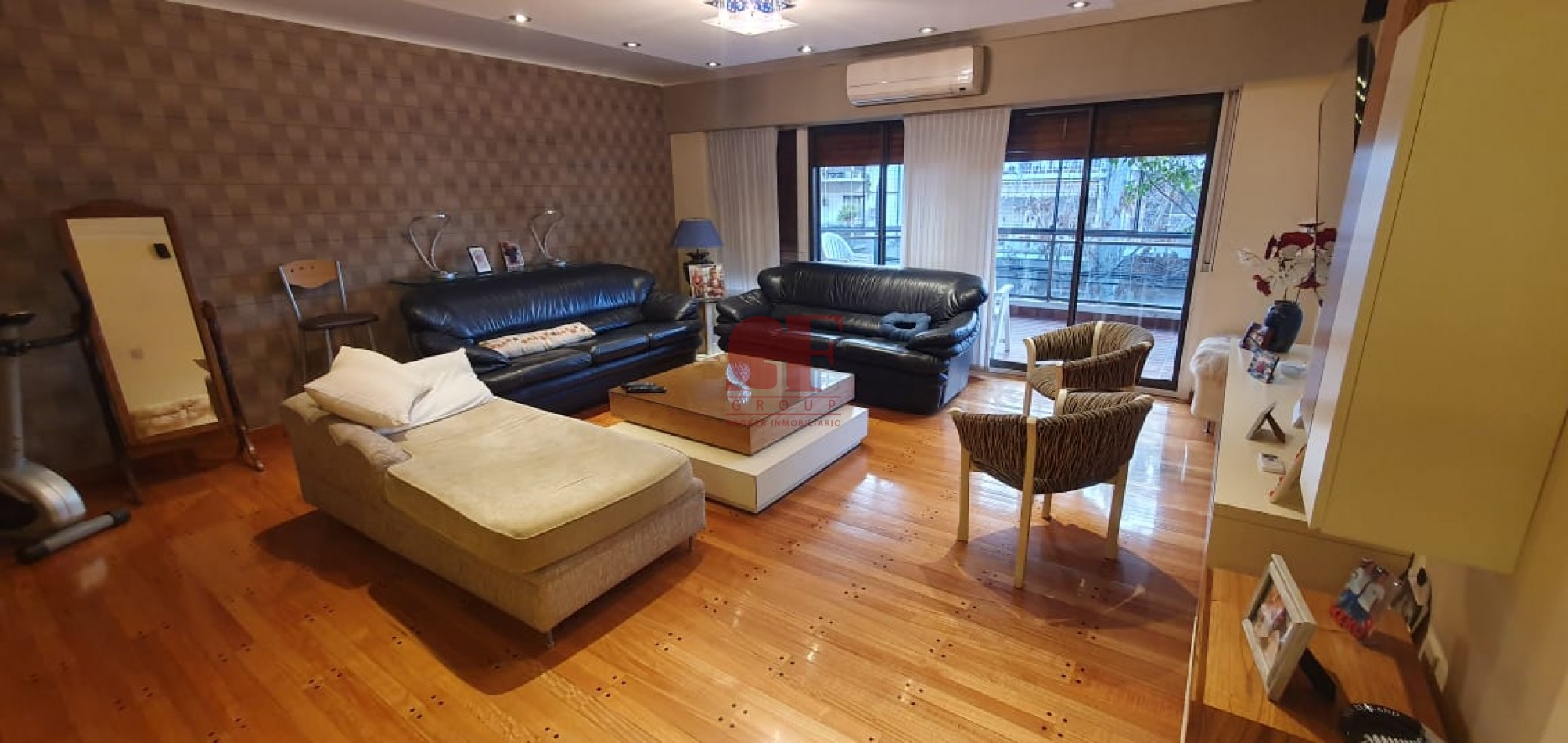 Confortable  semipiso con excelente distribucion y estado impecable!! Amplios balcones