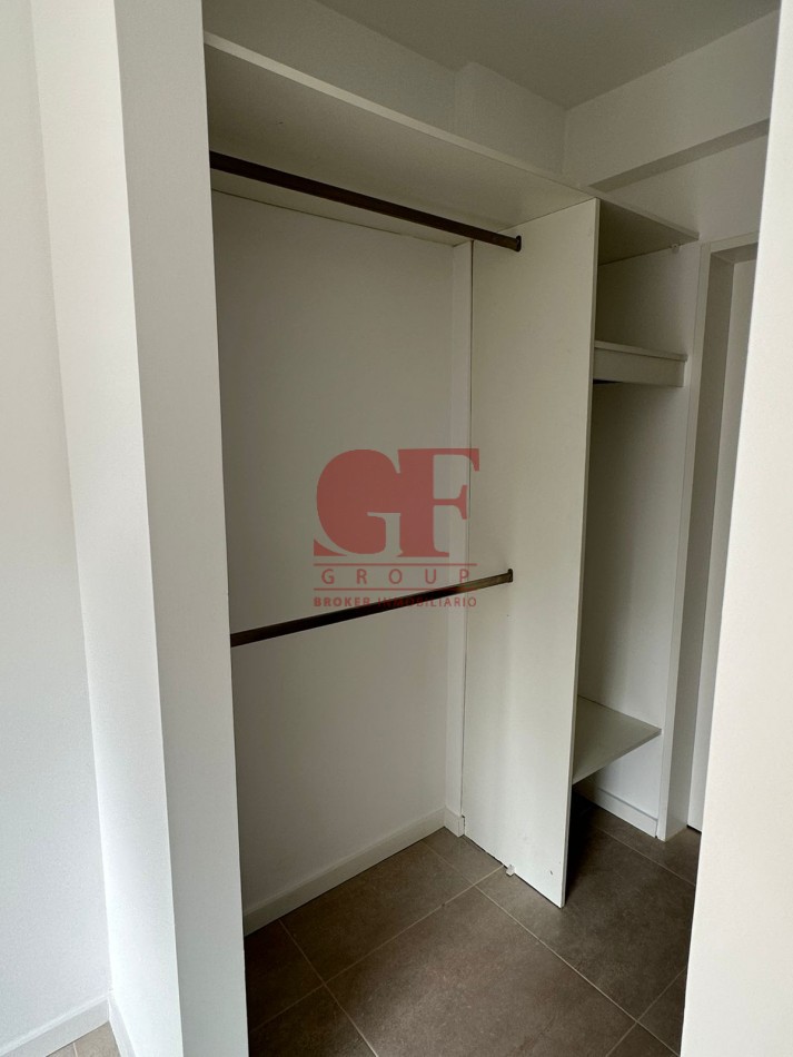 Excelente semipiso PASANTE , Luminoso y funcional con parrilla propia