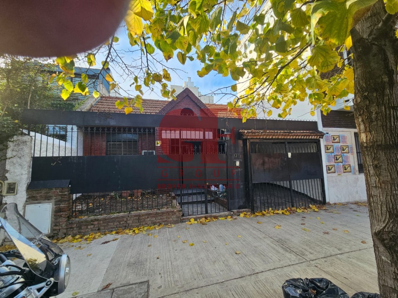 Hermosa casa con patio y parrilla . Luminosa con 5 dormitorios!!! en barrio tranquilo y cerca de avenidas. Con cochera cubierta