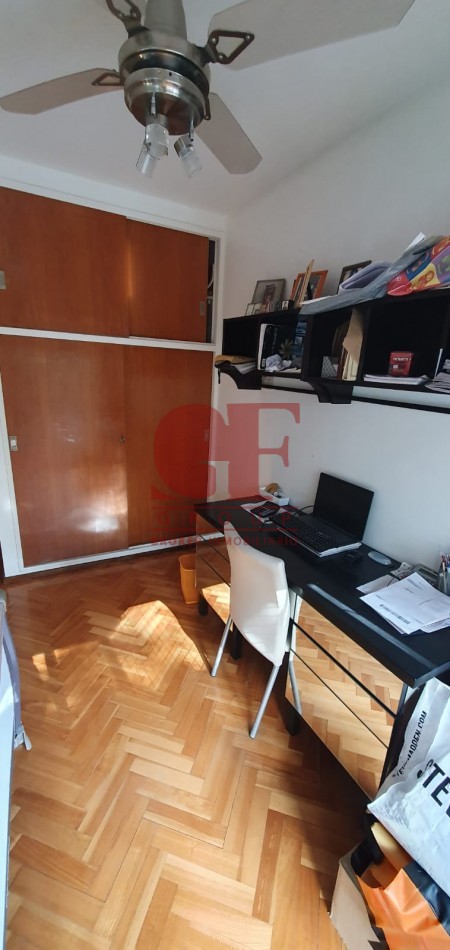 Confortable  semipiso con excelente distribucion y estado impecable!! Amplios balcones