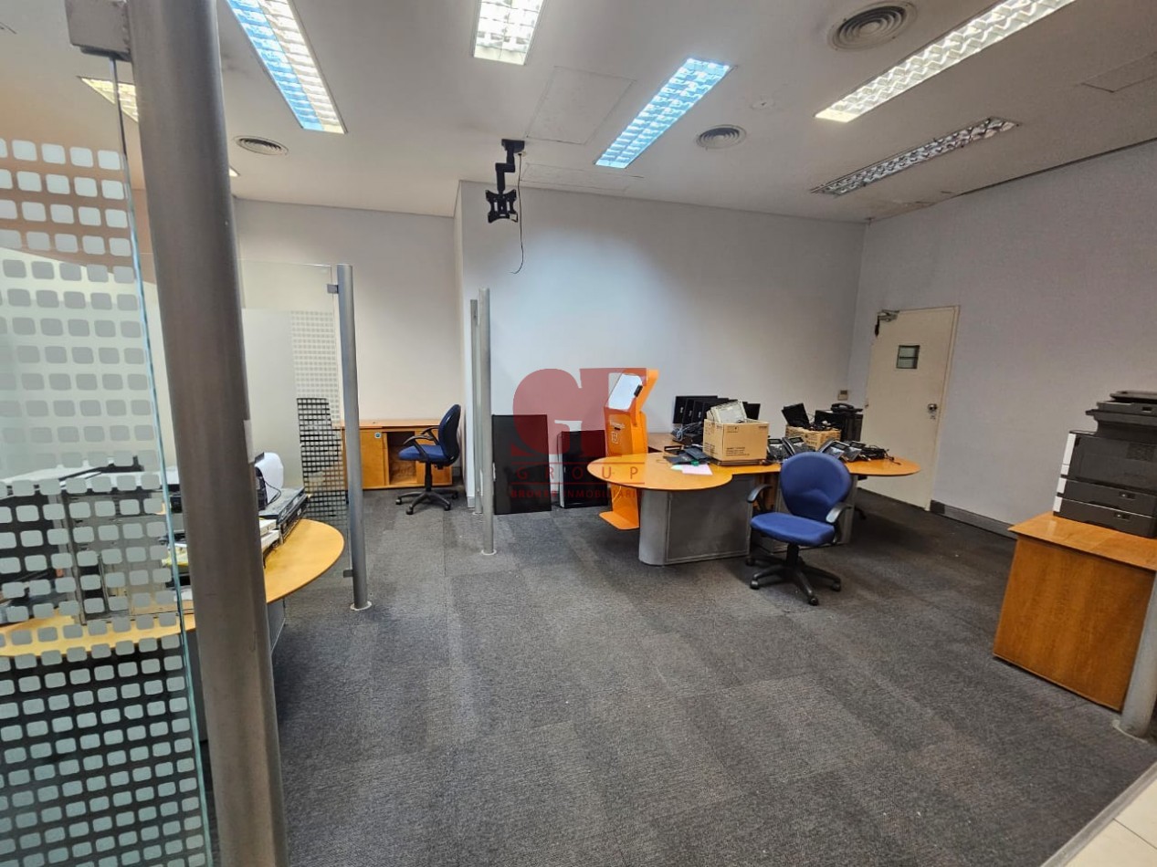 Excelente local sobre av Callao, pleno Recoleta!!