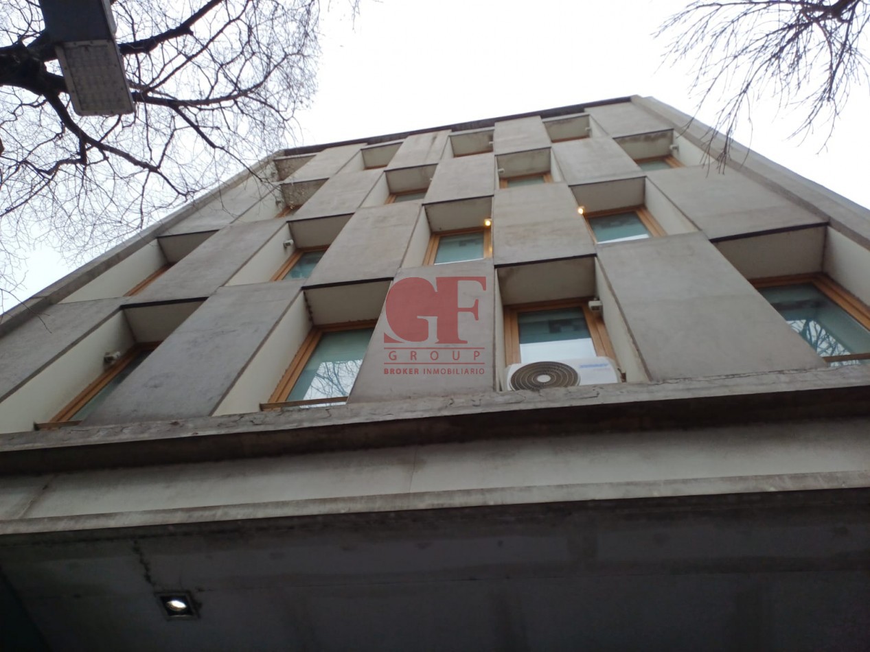 Edificio de 1050 metros totales mas lote de 8,56 x 27 ( en lote se pueden desarrollar 1150 metros de venta )