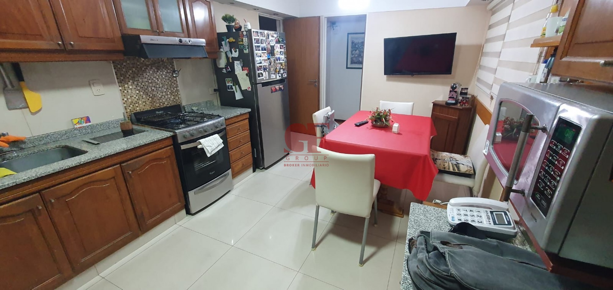 Confortable  semipiso con excelente distribucion y estado impecable!! Amplios balcones