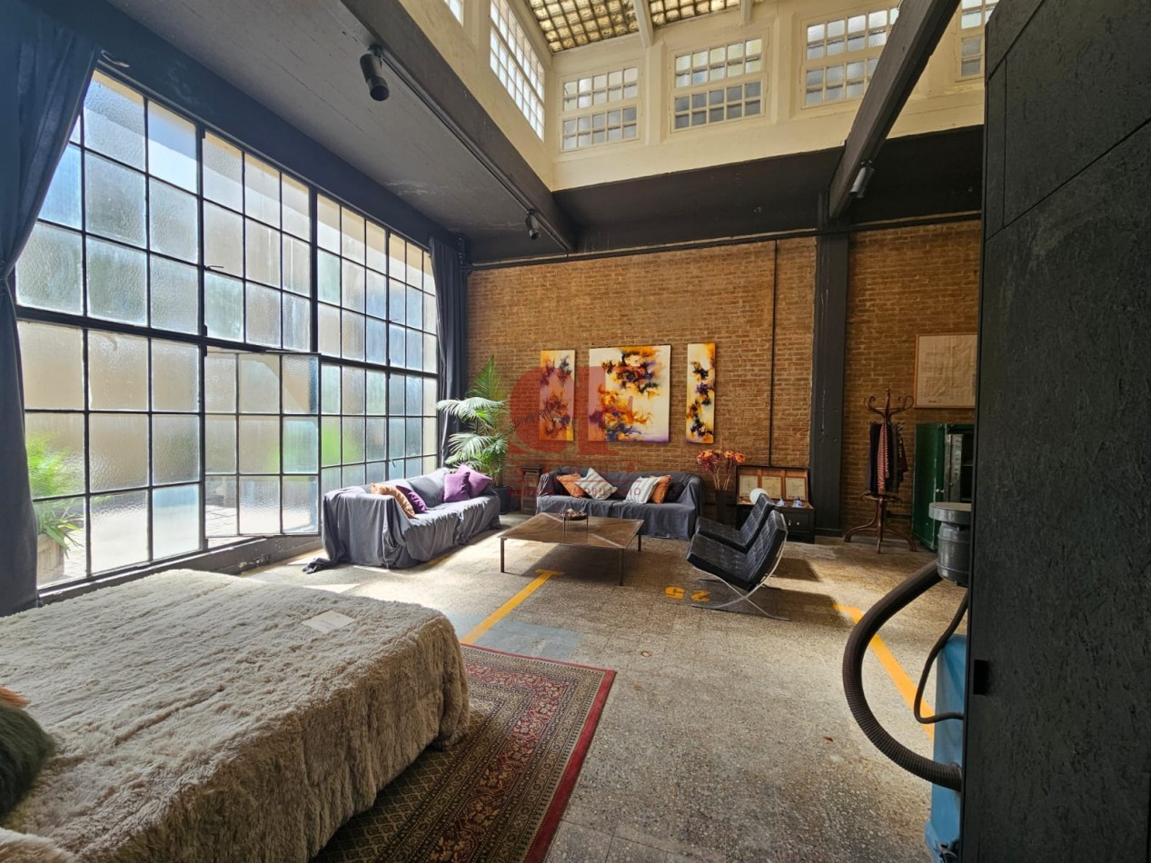 edificioLOCAL IMPORTANTE  en de  LOFTs en pleno ALMAGRO, con techos a 4 metros de altura