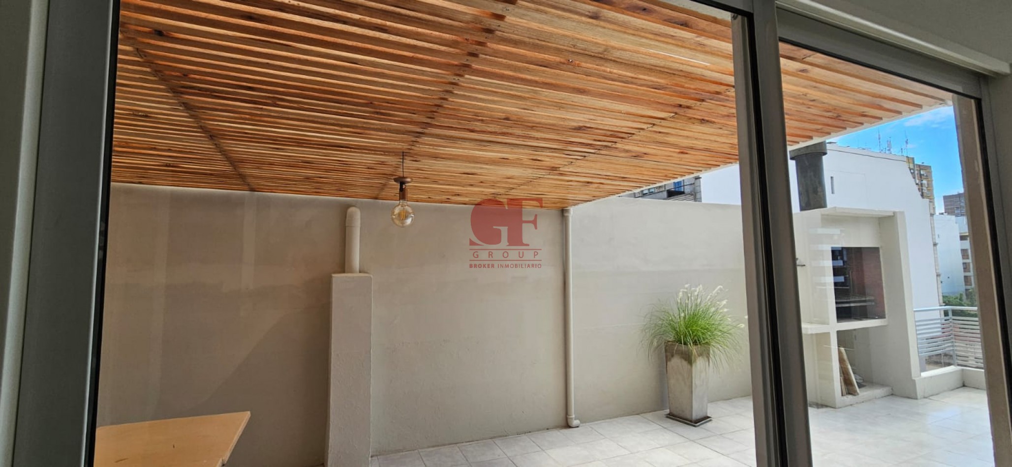 ESPECTACULAR Dos ambientes mas escritorio  con  balcon aterrazado con  QUINCHO y PARRILLA propia