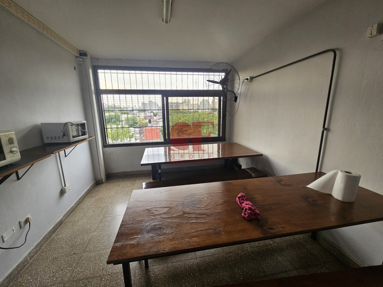 Edificio / Deposito  con 1600 metros totales en 4 plantas pleno Caballito