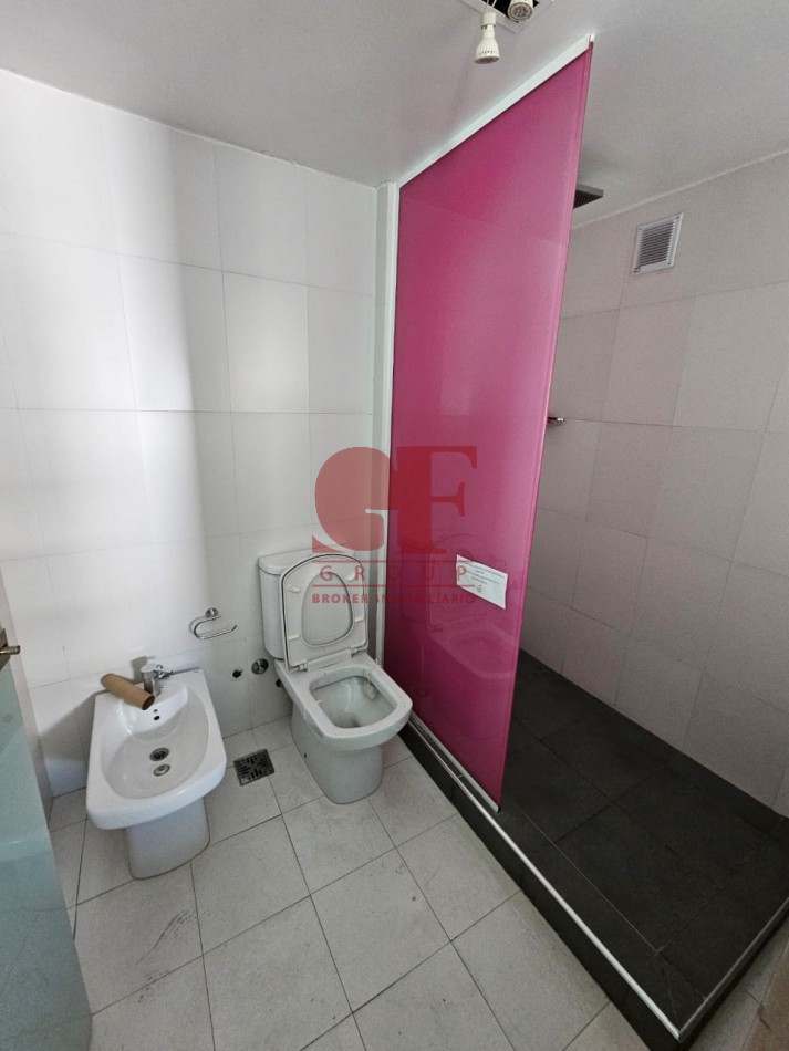 Edificio de 1050 metros totales mas lote de 8,56 x 27 ( en lote se pueden desarrollar 1150 metros de venta )