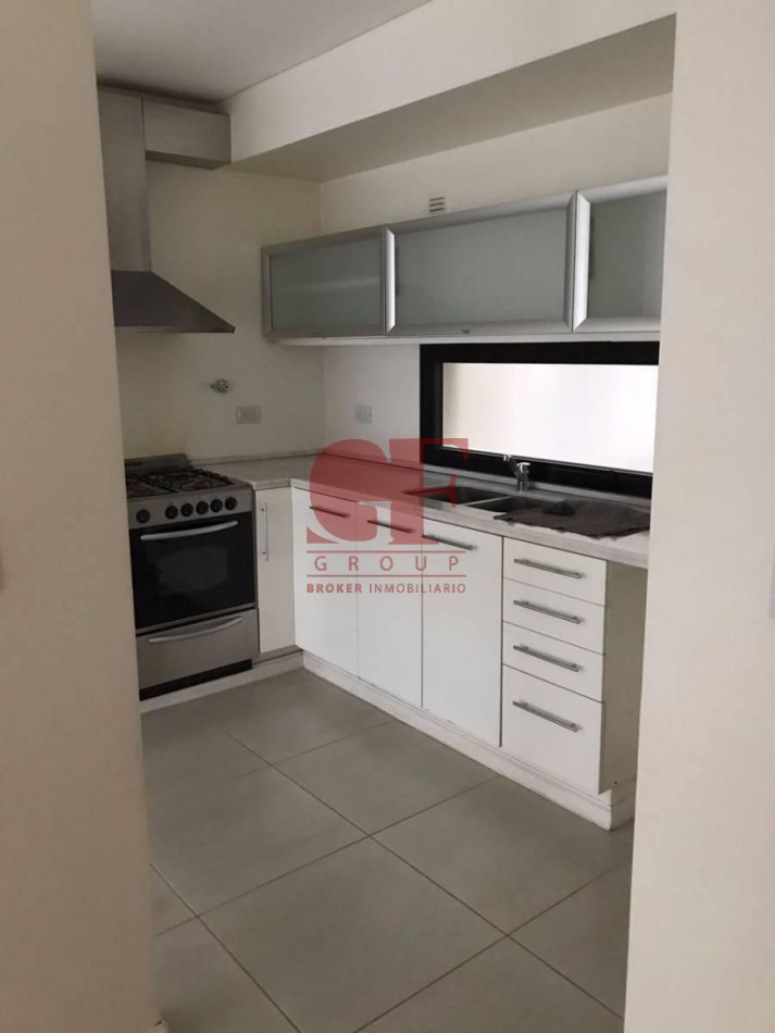 Espectacular Semipiso de 3 Ambientes con Cochera - AMUEBLADO
