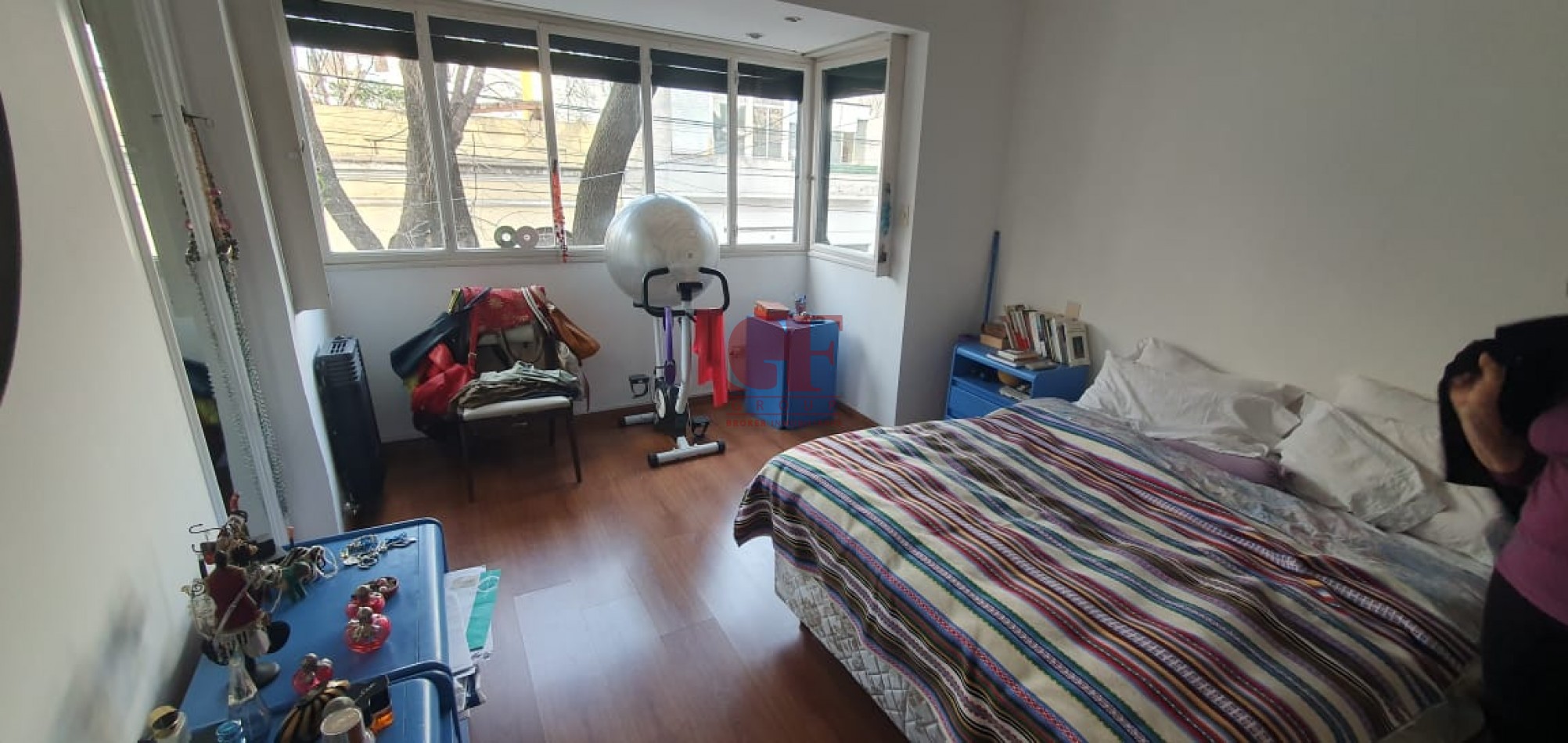 Confortable y amplio PH, con patio y gran terraza propia