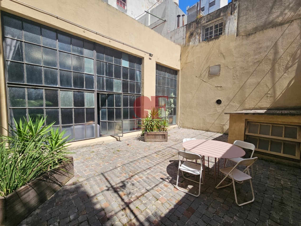 edificioLOCAL IMPORTANTE  en de  LOFTs en pleno ALMAGRO, con techos a 4 metros de altura