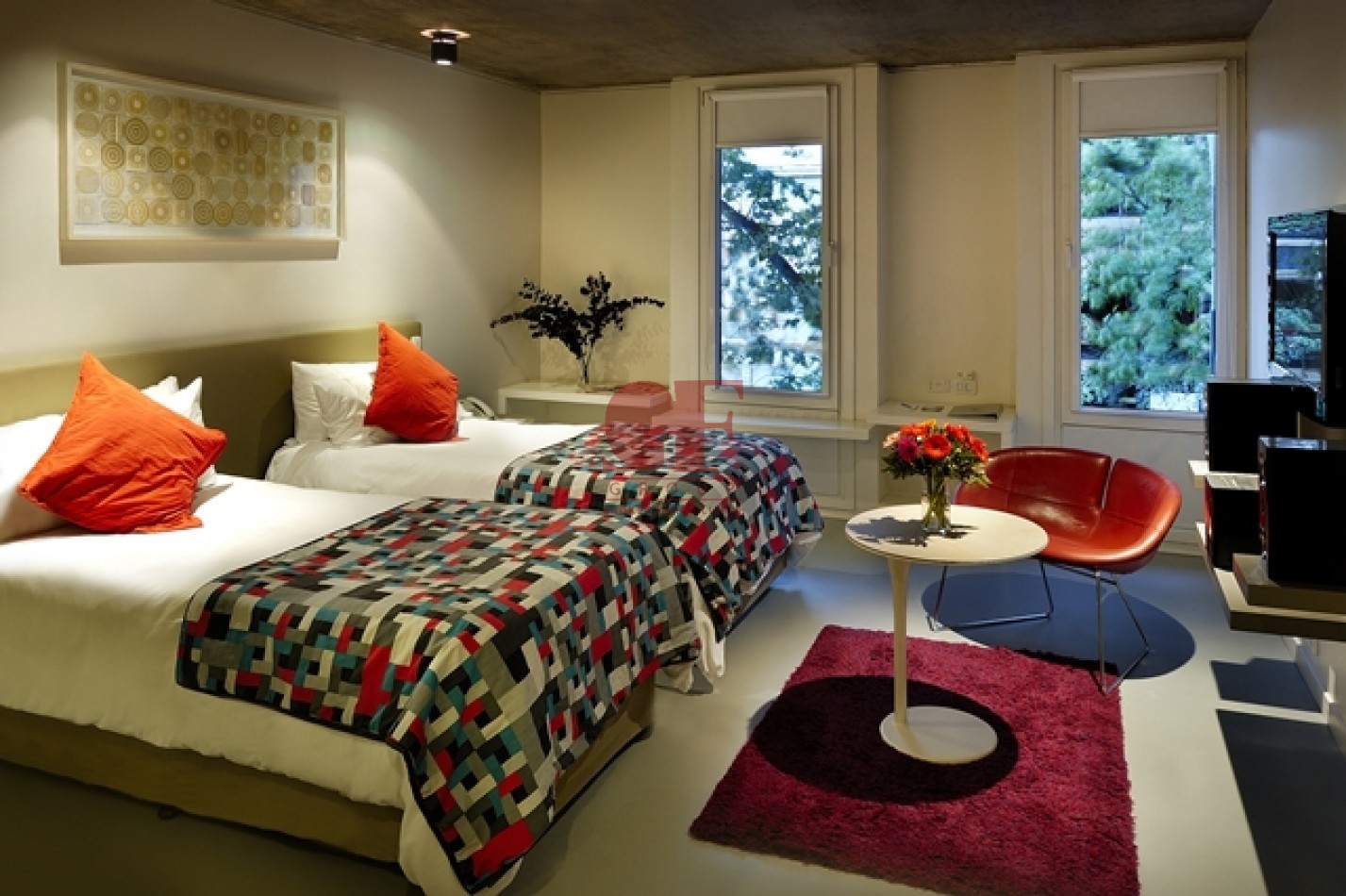 Edificio de 1050 metros totales mas lote de 8,56 x 27 ( en lote se pueden desarrollar 1150 metros de venta )