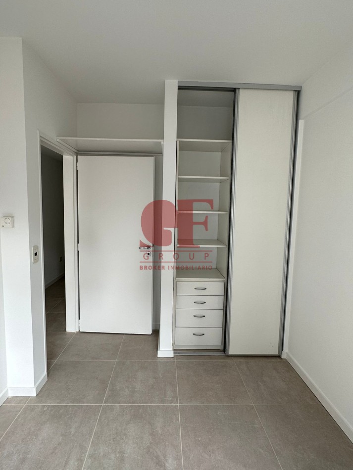 Excelente semipiso PASANTE , Luminoso y funcional con parrilla propia