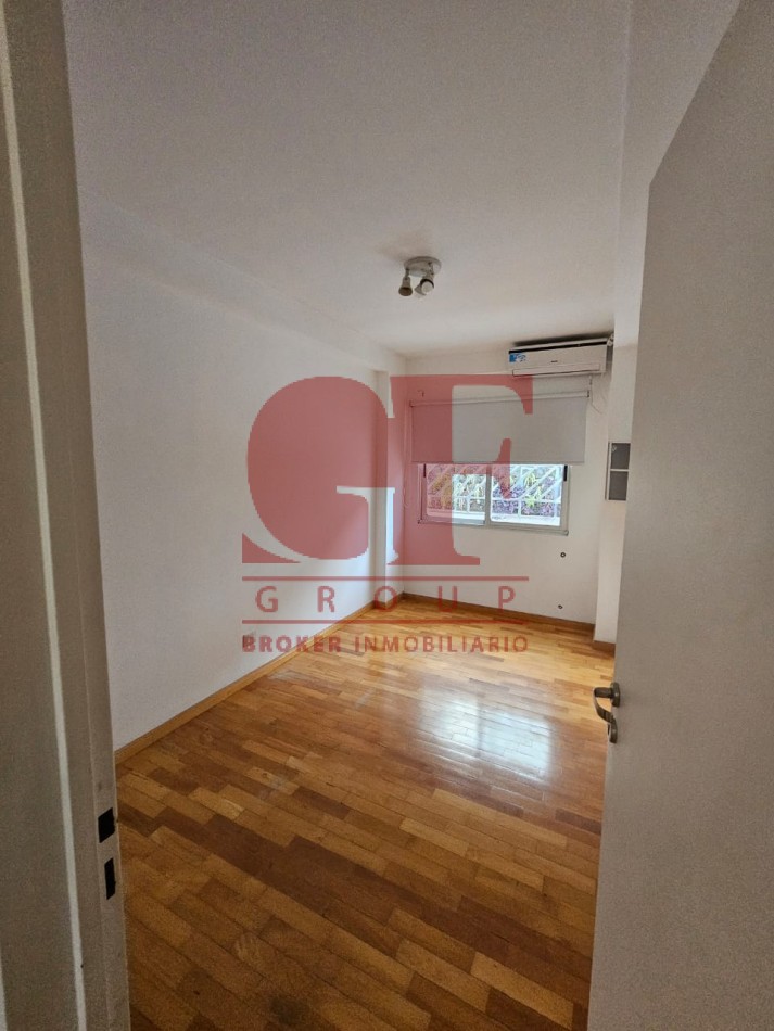Hermosa casa con patio y parrilla . Luminosa con 5 dormitorios!!! en barrio tranquilo y cerca de avenidas. Con cochera cubierta