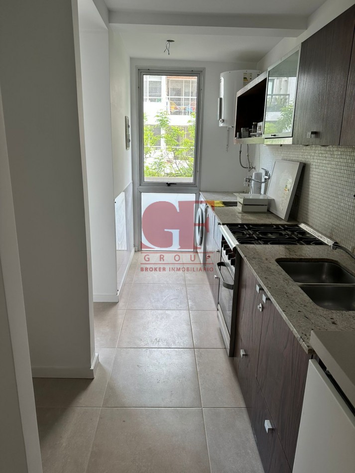 Excelente semipiso PASANTE , Luminoso y funcional con parrilla propia