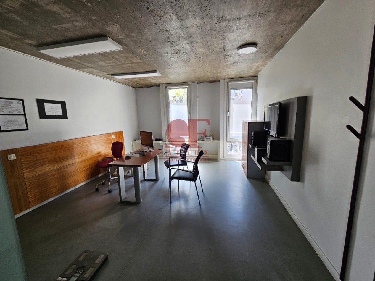 Edificio de 1050 metros totales mas lote de 8,56 x 27 ( en lote se pueden desarrollar 1150 metros de venta )