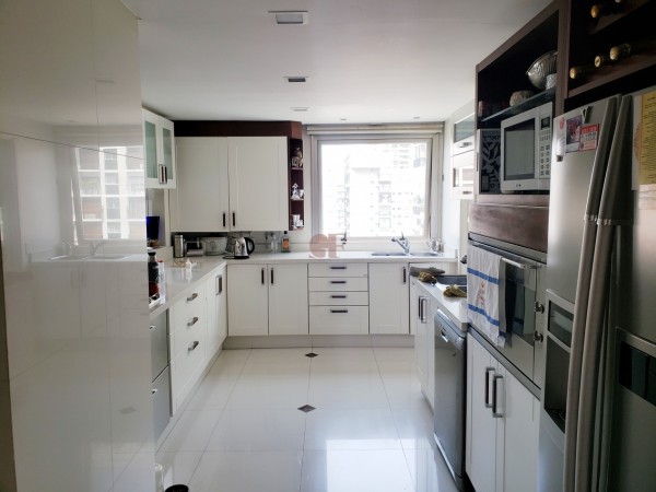 Piso de Categoria Detalles de Nivel en Edificio Premium - Excelente Ubicacion