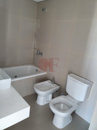 Piso alto A Estrenar Excelente 3 Dorm. C/depen. de Servicio - Piso Alto - Premium