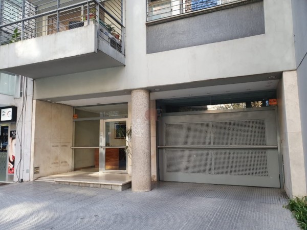 Ideal y Amplio Semipiso de 3 Ambientes con 2 Baños Completos y Amplio Patio