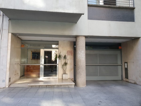 Ideal y Amplio Semipiso de 3 Ambientes con 2 Baños Completos y Amplio Patio