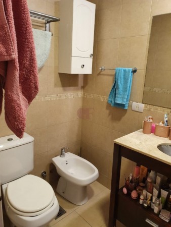 Ideal y Amplio Semipiso de 3 Ambientes con 2 Baños Completos y Amplio Patio