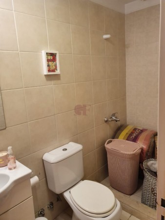 Ideal y Amplio Semipiso de 3 Ambientes con 2 Baños Completos y Amplio Patio