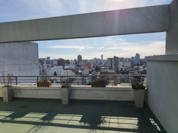 Ideal y Amplio Semipiso de 3 Ambientes con 2 Baños Completos y Amplio Patio