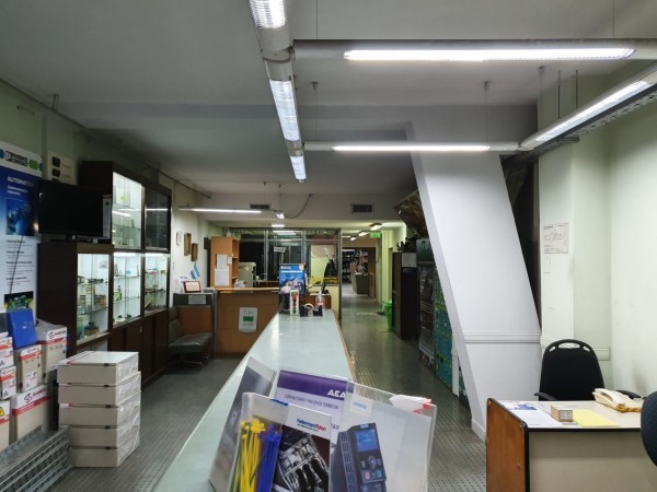 Espectacular Local en Ubicacion Comercial!