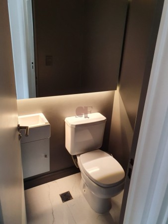 Impecable 3 Ambientes con Dependencia de Servicio - Cochera y Baulera