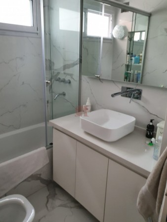 Impecable 3 Ambientes con Dependencia de Servicio - Cochera y Baulera