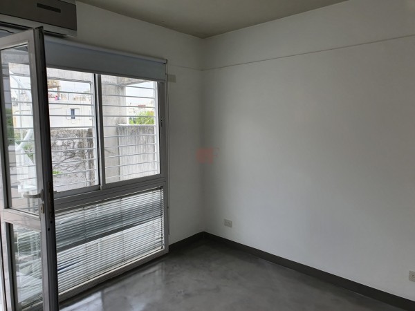 Duplex Super Luminoso con Terraza Propia en Exclusivo Barrio! Hecho a Nuevo!  CON RENTA ASEGURADA