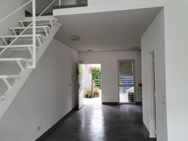 Duplex Super Luminoso con Terraza Propia en Exclusivo Barrio! Hecho a Nuevo!  CON RENTA ASEGURADA