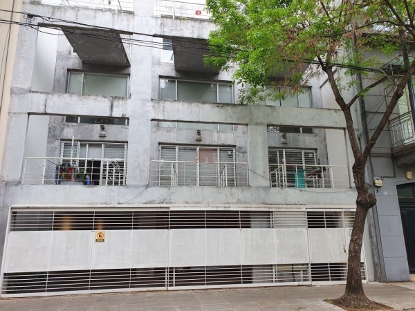 Duplex Super Luminoso con Terraza Propia en Exclusivo Barrio! Hecho a Nuevo!  CON RENTA ASEGURADA