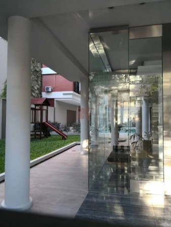 Excelente Piso a Estrenar! con Parrilla Propia y 2 Cocheras. con RENTA