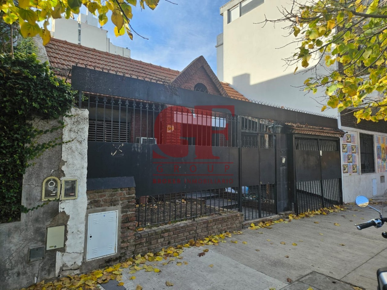 Hermosa casa con patio y parrilla . Luminosa con 5 dormitorios!!! en barrio tranquilo y cerca de avenidas. Con cochera cubierta