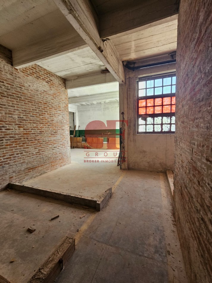 edificioLOCAL IMPORTANTE  en de  LOFTs en pleno ALMAGRO, con techos a 4 metros de altura