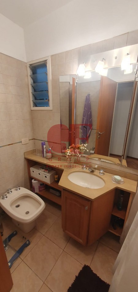 Confortable  semipiso con excelente distribucion y estado impecable!! Amplios balcones