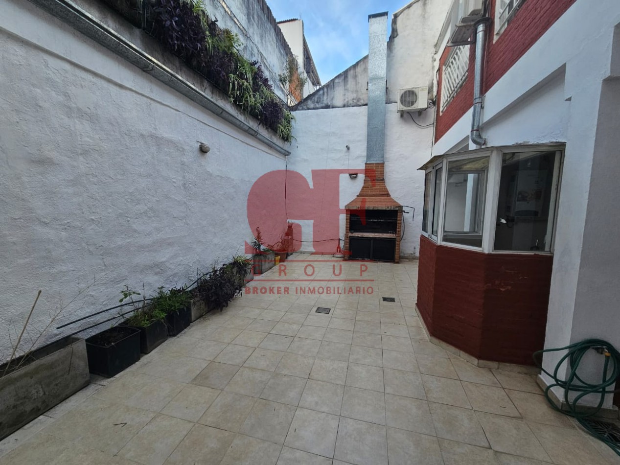 Hermosa casa con patio y parrilla . Luminosa con 5 dormitorios!!! en barrio tranquilo y cerca de avenidas. Con cochera cubierta