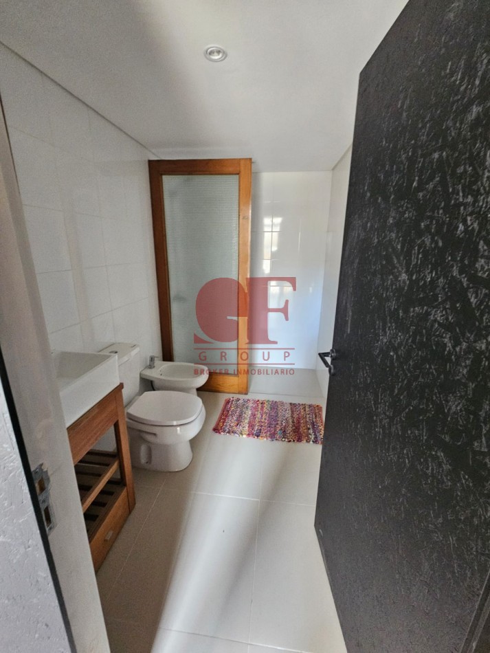 edificioLOCAL IMPORTANTE  en de  LOFTs en pleno ALMAGRO, con techos a 4 metros de altura