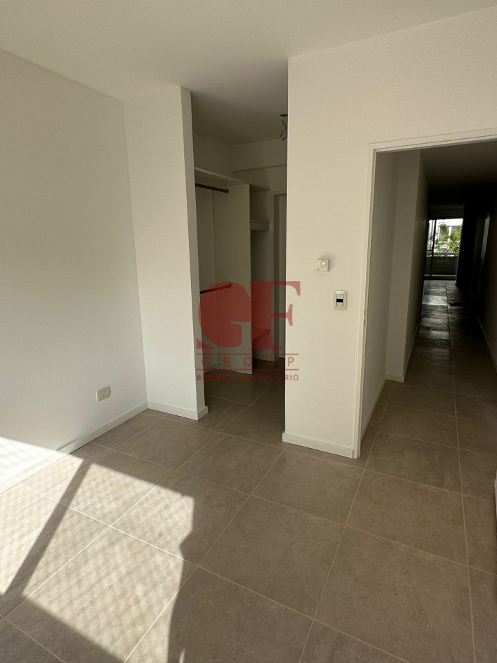 Excelente semipiso PASANTE , Luminoso y funcional con parrilla propia