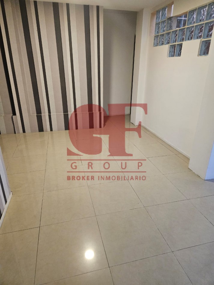 Hermosa casa con patio y parrilla . Luminosa con 5 dormitorios!!! en barrio tranquilo y cerca de avenidas. Con cochera cubierta