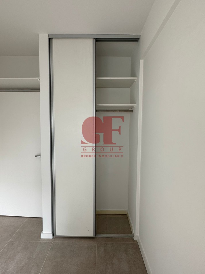 Excelente semipiso PASANTE , Luminoso y funcional con parrilla propia