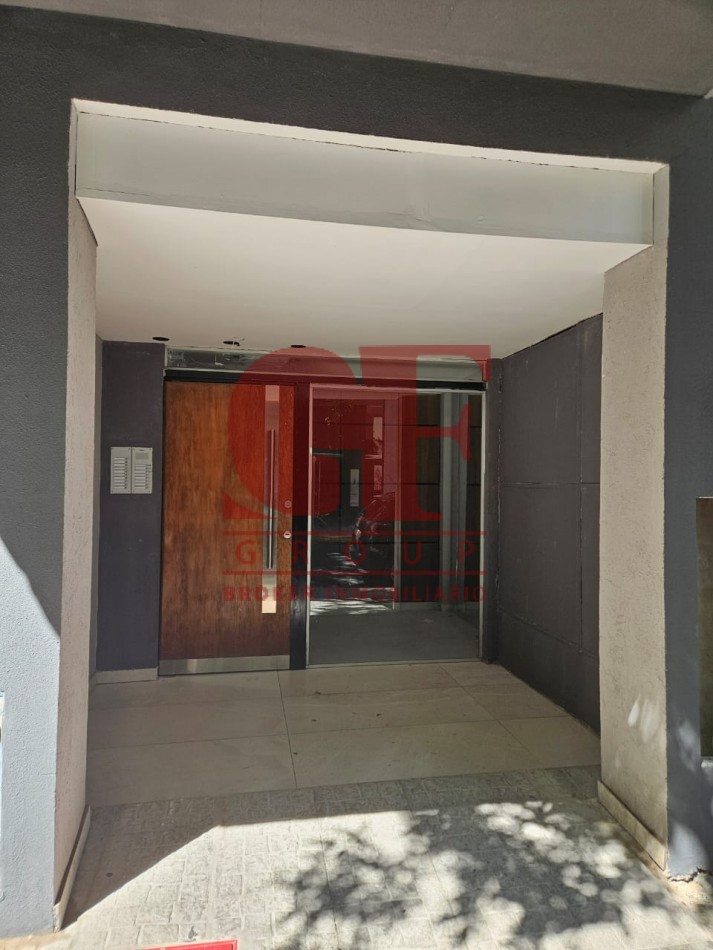 Excelente Monoambiente con vestidor y patio