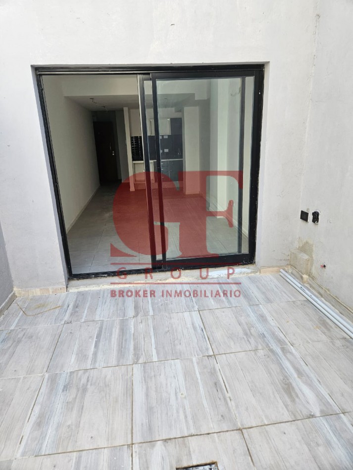 Excelente Monoambiente con vestidor y patio