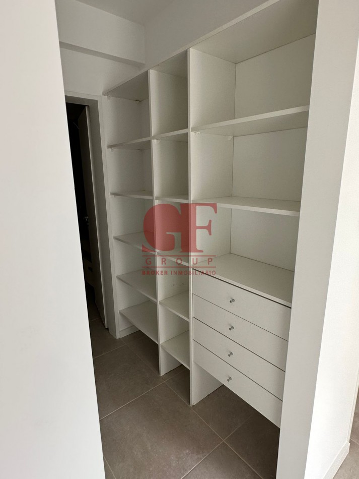 Excelente semipiso PASANTE , Luminoso y funcional con parrilla propia