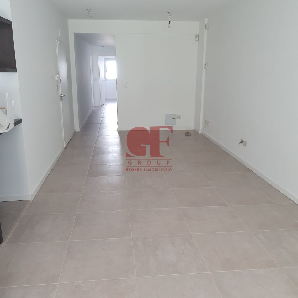 Excelente semipiso PASANTE , Luminoso y funcional con parrilla propia