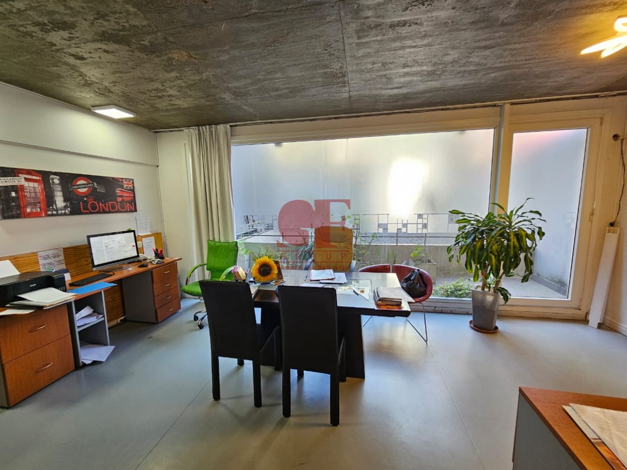 Edificio de 1050 metros totales mas lote de 8,56 x 27 ( en lote se pueden desarrollar 1150 metros de venta )