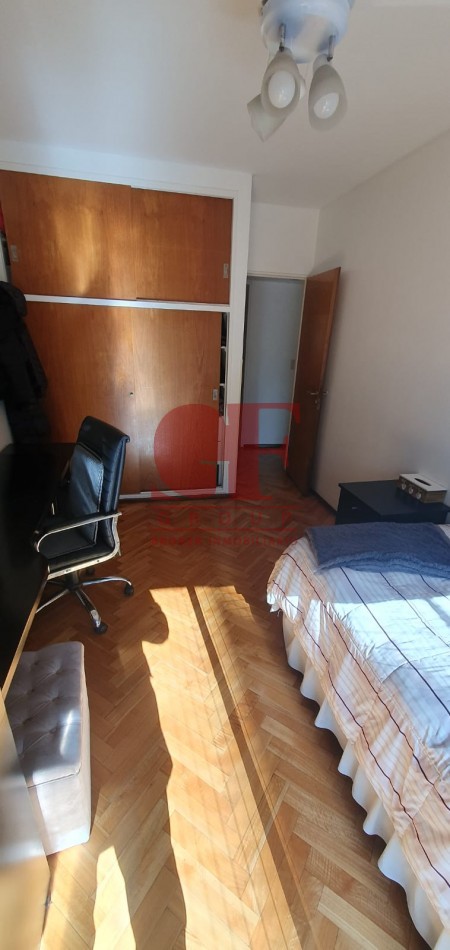 Confortable  semipiso con excelente distribucion y estado impecable!! Amplios balcones