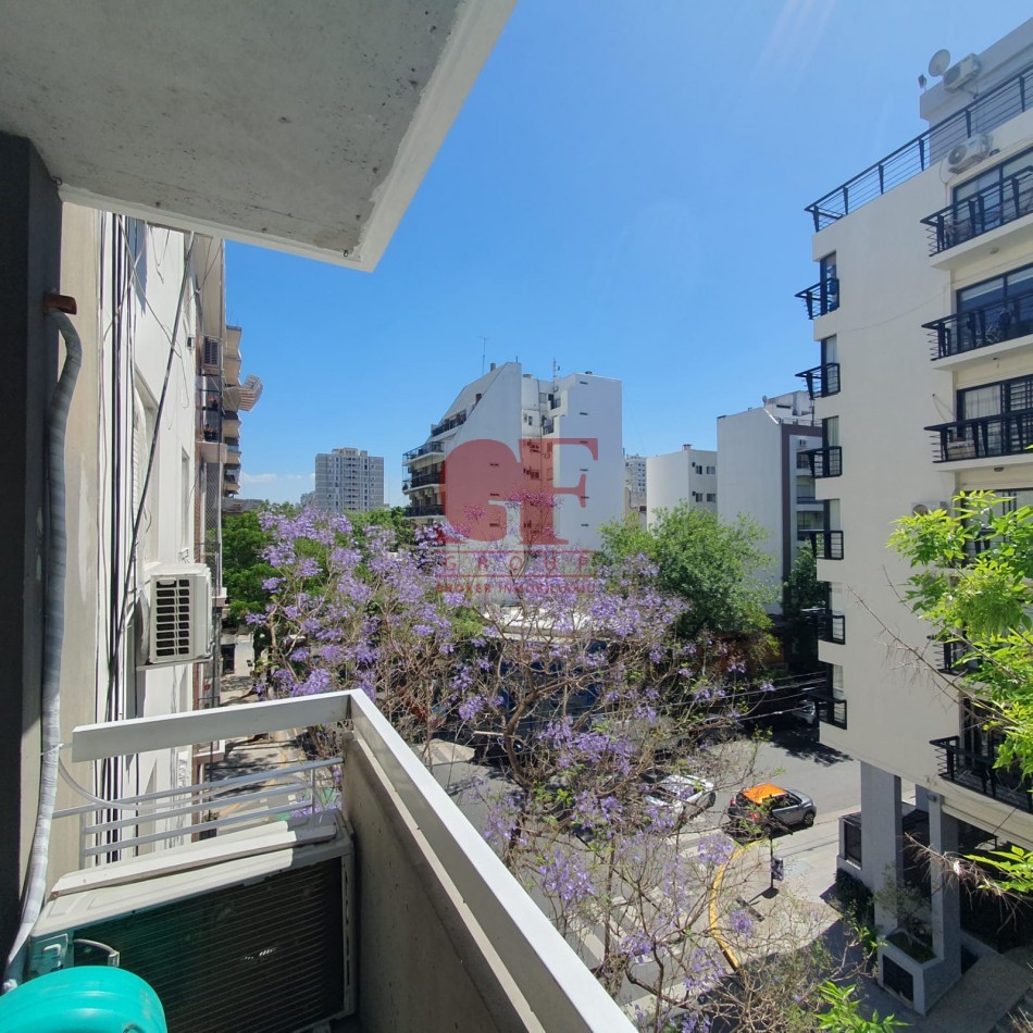 Excelente semipiso PASANTE , Luminoso y funcional con parrilla propia