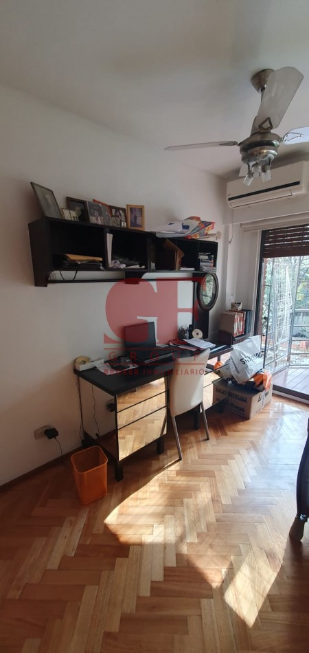 Confortable  semipiso con excelente distribucion y estado impecable!! Amplios balcones